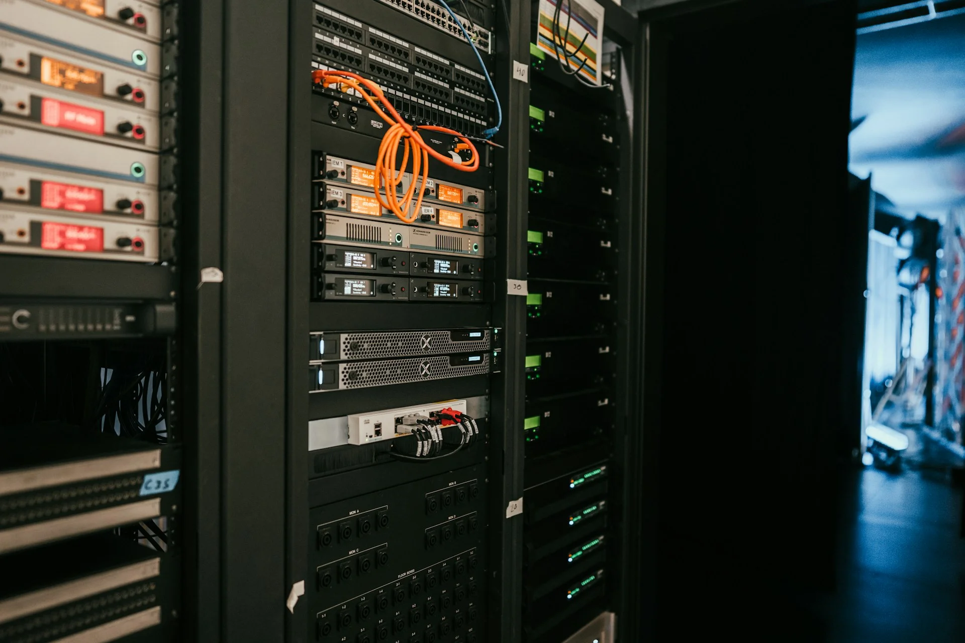 Hosting och DevOps med stabil drift och säker infrastruktur